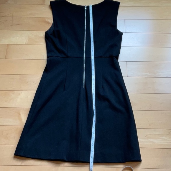 DVF vneck dress with pockets and back zipper - Picture 4 of 6